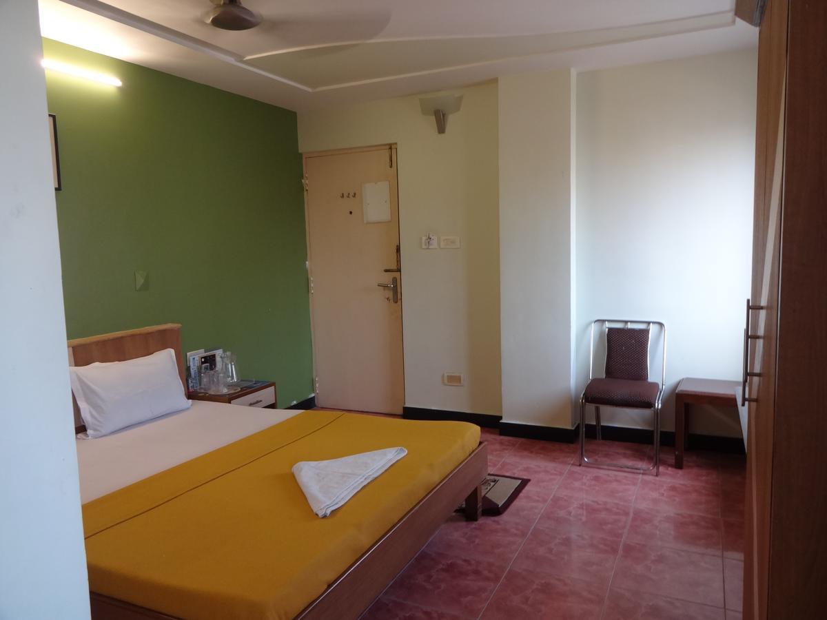 Hotel S R M Central Park Chennai Bagian luar foto