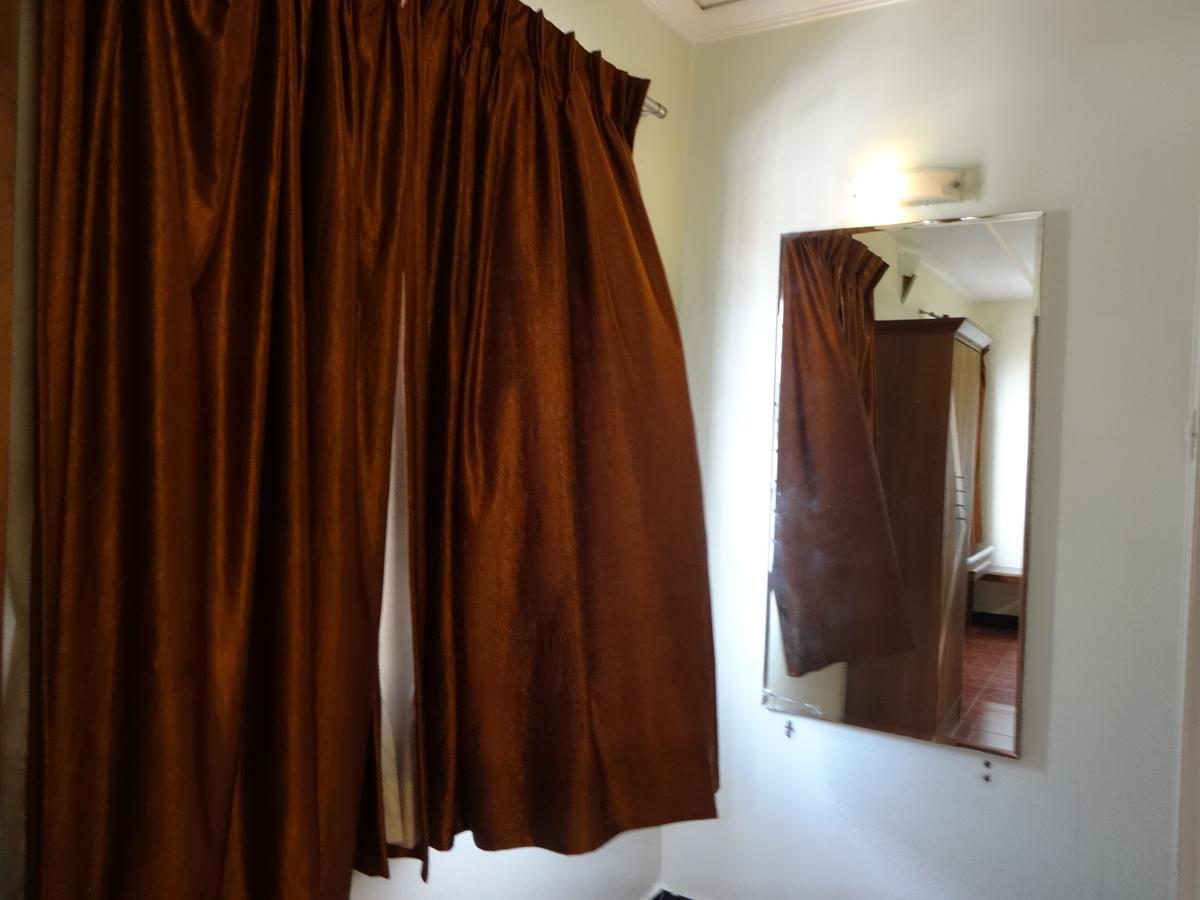 Hotel S R M Central Park Chennai Bagian luar foto