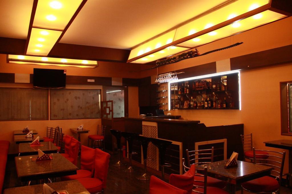 Hotel S R M Central Park Chennai Bagian luar foto