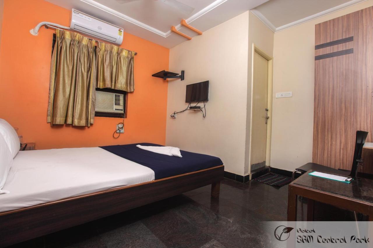Hotel S R M Central Park Chennai Bagian luar foto