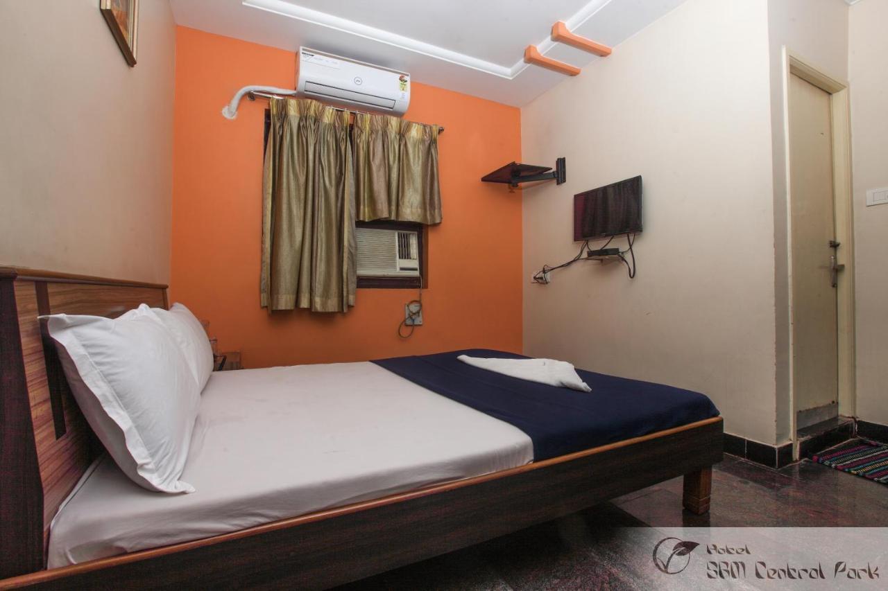 Hotel S R M Central Park Chennai Bagian luar foto