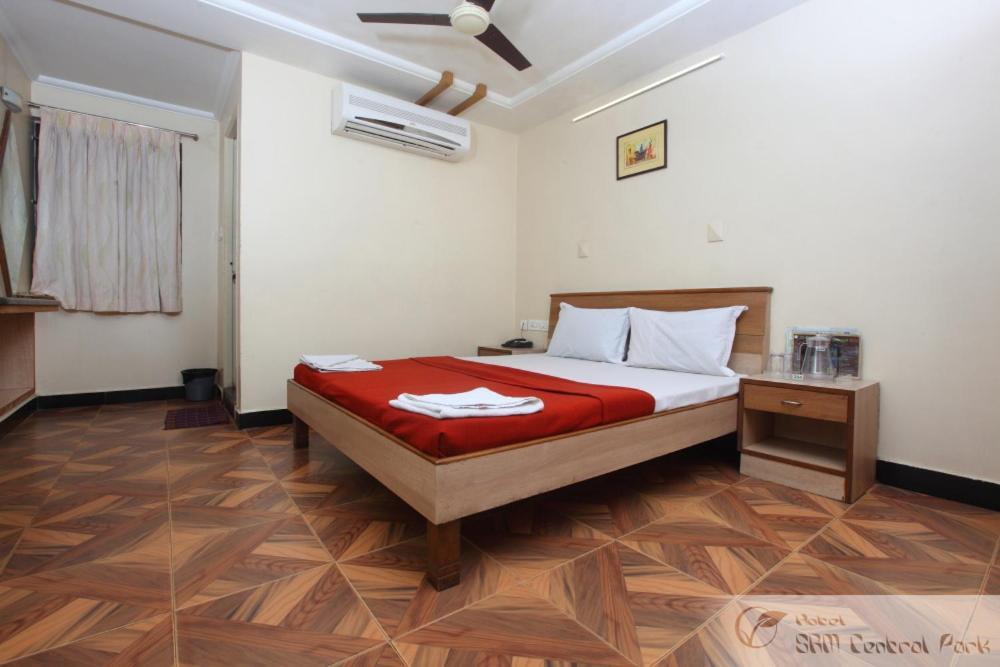 Hotel S R M Central Park Chennai Bagian luar foto